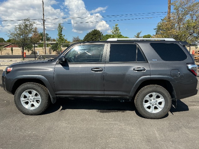 2018 TOYOTA 4RUNNER SR5 7 SEATER 4X4 SUV -- UNLEADED